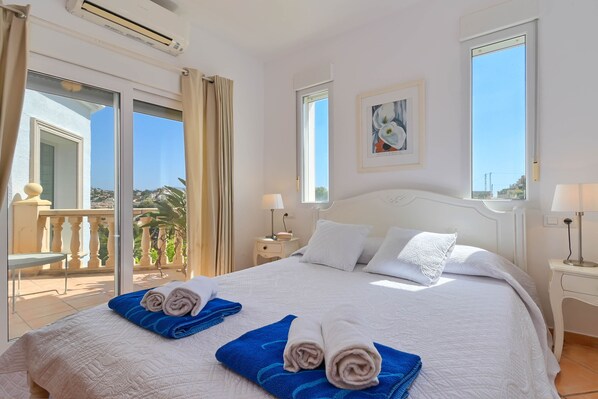 2 bedrooms, iron/ironing board, WiFi, bed sheets - Lara 4 pax - Benissa, Costa Blanca (Benissa)