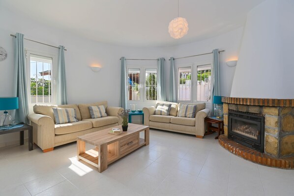 TV, fireplace, ping pong