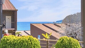 Unclassified image, 4 of 106, button - Geojedo Pilos Ocean View Pension (Geoje)