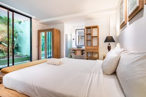 2 bedrooms, desk, WiFi, bed sheets
