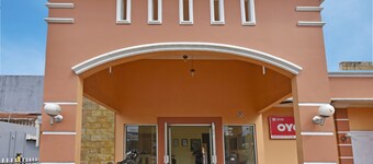 OYO 3722 Hotel Mutiara