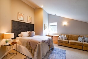 8 bedrooms, desk, iron/ironing board, travel crib - Country Estate Sleeps up to 25 (Philomath)