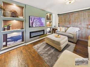 Televisión y chimenea 