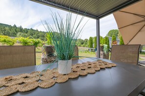 Outdoor dining - Country Estate Sleeps up to 25 (Philomath)