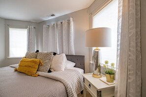 8 bedrooms, desk, iron/ironing board, WiFi - Country Estate Sleeps up to 25 (Philomath)