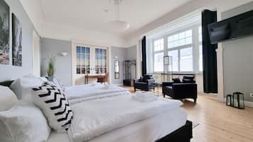 3 Schlafzimmer, Schreibtisch, Bügeleisen/Bügelbrett, Reisekinderbett
