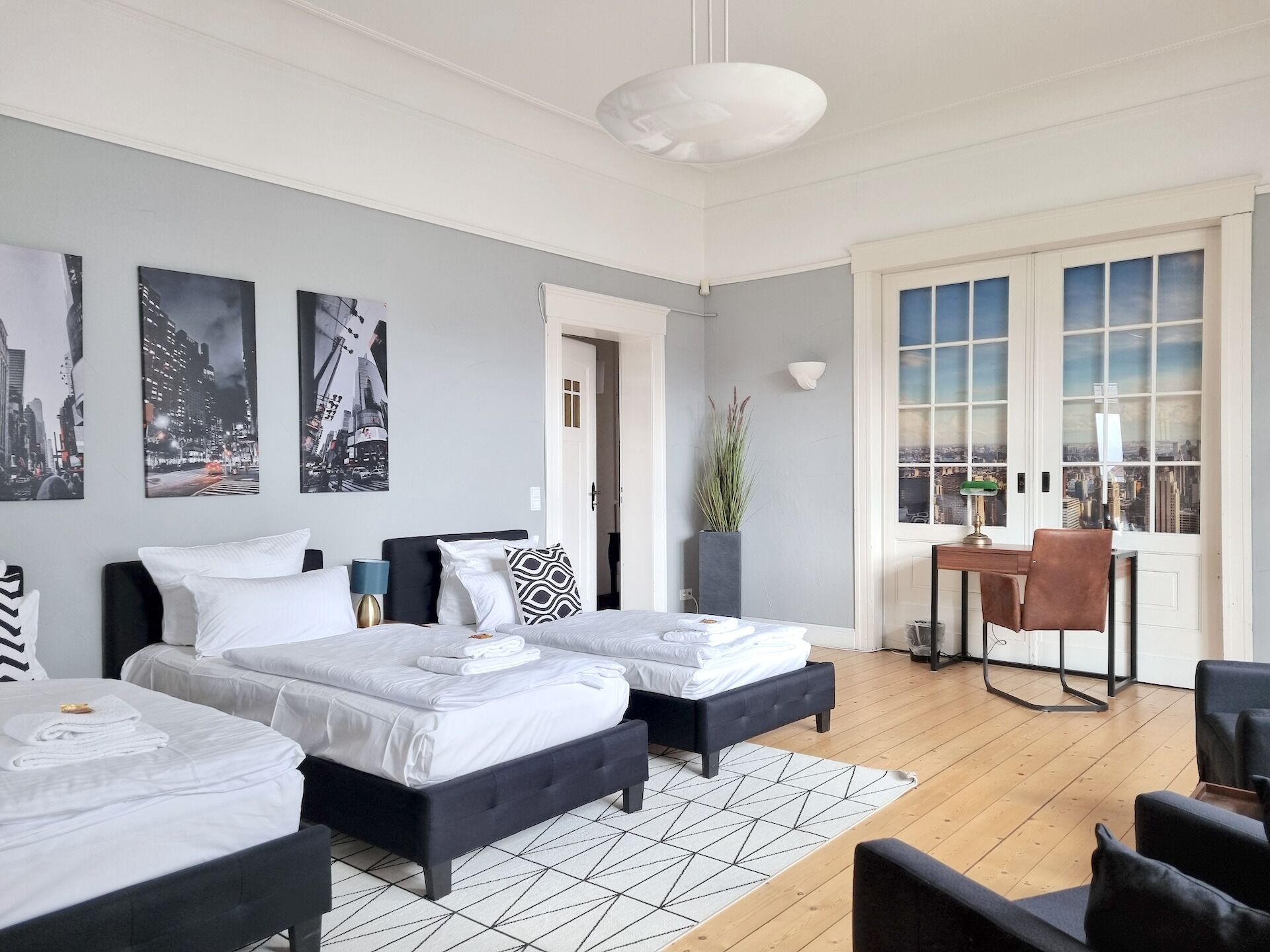 3 Schlafzimmer, Schreibtisch, Bügeleisen/Bügelbrett, Reisekinderbett