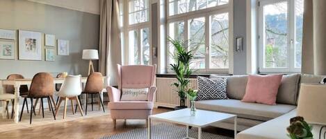 Smart TV, futbolito, libros