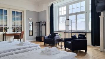 3 Schlafzimmer, Schreibtisch, Bügeleisen/Bügelbrett, Reisekinderbett