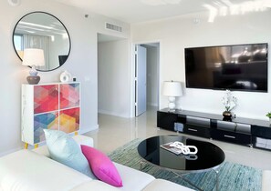 TV, offices - MVR An Unforgettable View Awaits You (Miami)