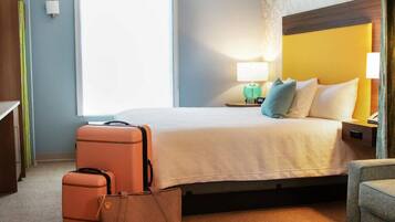 Sengetøy av topp kvalitet, senger med overmadrass og skrivebord