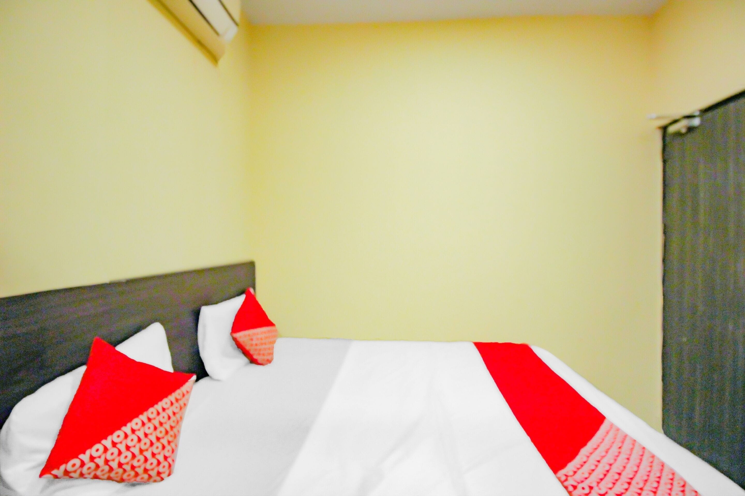deluxe double room | soundproofing, free wifi, bed sheets