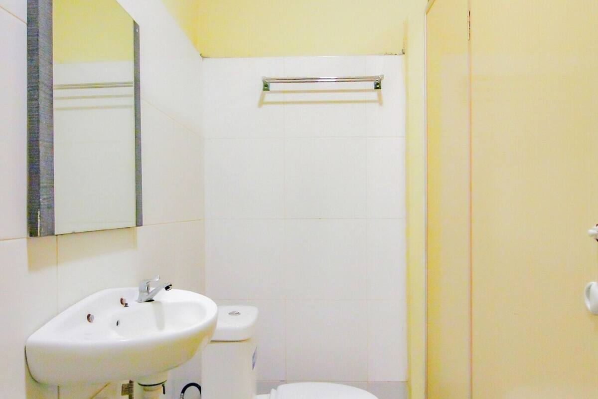 shower, rainfall showerhead, towels, soap