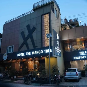 Front of property - Hotel The Mango Tree (Kangra)