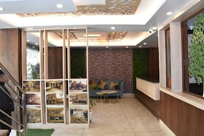 Front of property - Hotel The Mango Tree (Kangra)