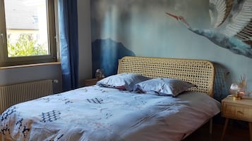 3 habitaciones, tabla de planchar con plancha y cuna de viaje