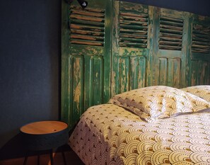 3 habitaciones, tabla de planchar con plancha y cuna de viaje