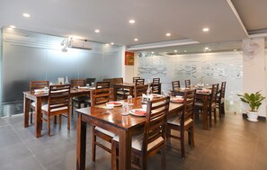 Restaurant - Limewood Stay - Cyber Hub (Gurugram)