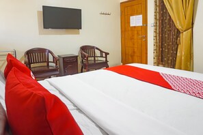 Laptop workspace, free WiFi, bed sheets - Collection O 91726 Alif Ab11 Syariah (Sidoarjo)