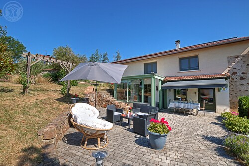 Maison de campagne dans un village de caractère