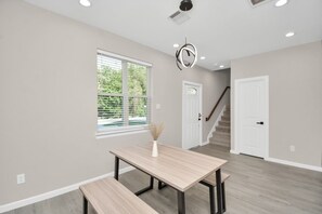 Dining - Luxury Houston Home - 15 mins from downtown (Houston)