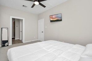 3 bedrooms, iron/ironing board, WiFi, bed sheets