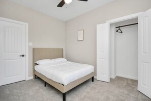 3 chambres, fer et planche à repasser, Wi-Fi, literie fournie
