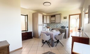 Dining - Apartment with beautiful lake view (Gardone Riviera)