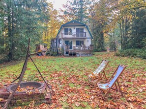 Exterior - Owl Be Back 2.0 private riverfront getaway (Baring)