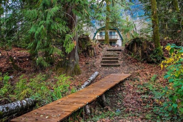 Property grounds - Owl Be Back 2.0 private riverfront getaway (Baring)