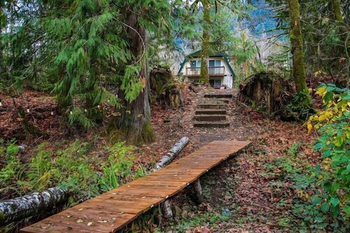 Owl Be Back 2.0 private riverfront getaway