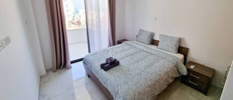 2 dormitoris, escriptori, planxa i posts de planxar i wifi gratuïta