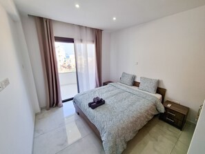 2 bedrooms, desk, iron/ironing board, free WiFi - Seaside love Apartment (Larnaca)
