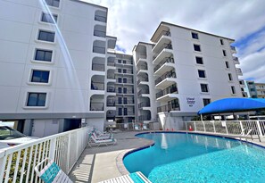 Pool - 🌊 Waves, Sand, and Fun in the Sun! Best place to be 🐙⛵ (Gulf Shores)