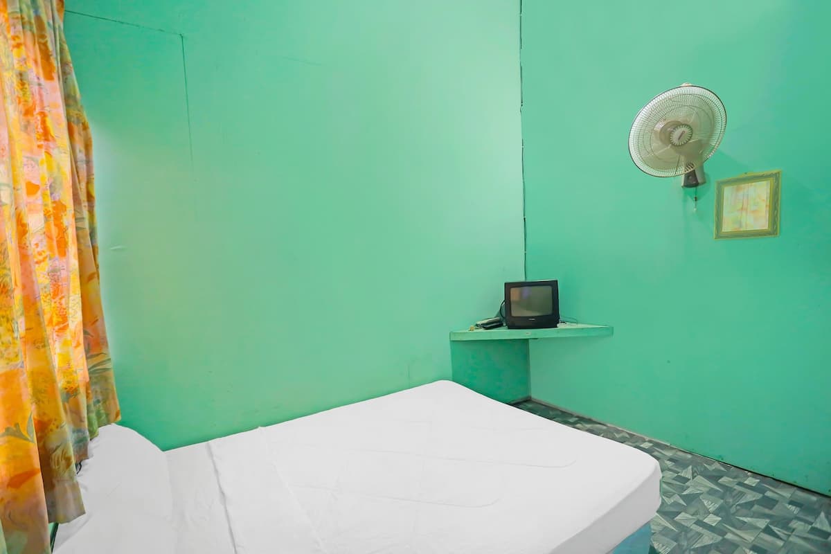 Economy tweepersoonskamer | Een laptopwerkplek, gratis wifi, beddengoed