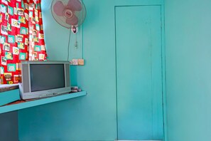 مساحة عمل للكمبيوتر المحمول وواي فاي مجانًا وملاءات أسرّة