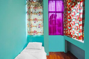 Economy-enkeltværelse | Arbejdsområde til bærbare computere, gratis Wi-Fi, sengetøj