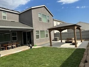 屋外ダイニングエリア