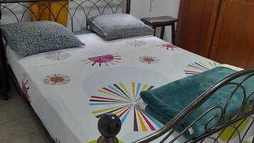 3 chambres, fer et planche à repasser, Wi-Fi gratuit, draps fournis