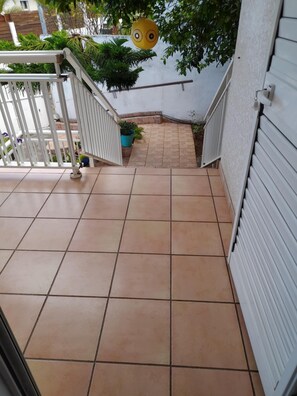 Unclassified image, 2 of 16, button