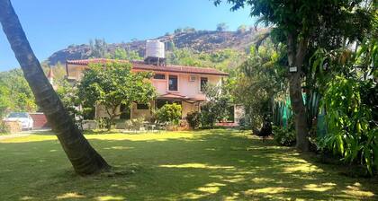 MTDC registered Pet friendly 4 Bed room villa with Huge swimming pool and garden