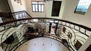 المنشأة من الداخل