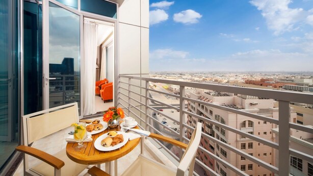 Deluxe Two Bedroom Apartment with Balcony | 露台/庭院