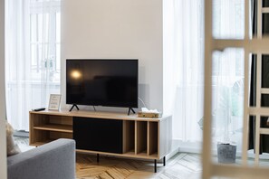 Quarto casal superluxo | Roupas de cama premium, escrivaninha, ferros/tábuas de passar roupa