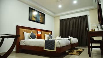Deluxe Twin Room | Desk, iron/ironing board, free WiFi