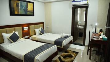 Phòng 2 giường đơn Deluxe | Bàn, bàn ủi/dụng cụ ủi quần áo, truy cập Internet không dây miễn phí