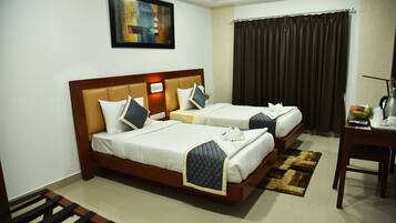 Phòng 2 giường đơn Deluxe | Bàn, bàn ủi/dụng cụ ủi quần áo, truy cập Internet không dây miễn phí