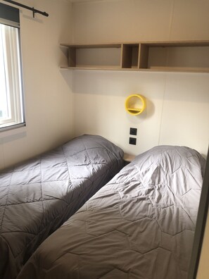3 bedrooms, bed sheets - Mobil-home Grand Confort 3 Chambres 2 Salles de Bain 6/8 Pers (Agde)