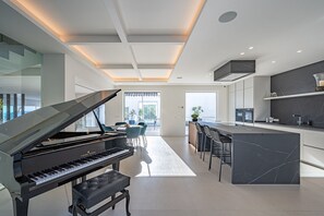 Interior - Architect designed villa with amazing views - 10 minutes to Puente Romano resort (Marbella)