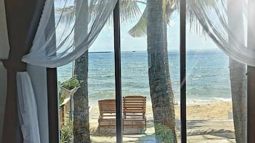 Superior Quadruple Room | Desk, blackout curtains, free WiFi, bed sheets
